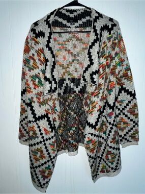 intro. Cream and Black Aztec-Pattern Open Cardigan with Multicolor Accents
